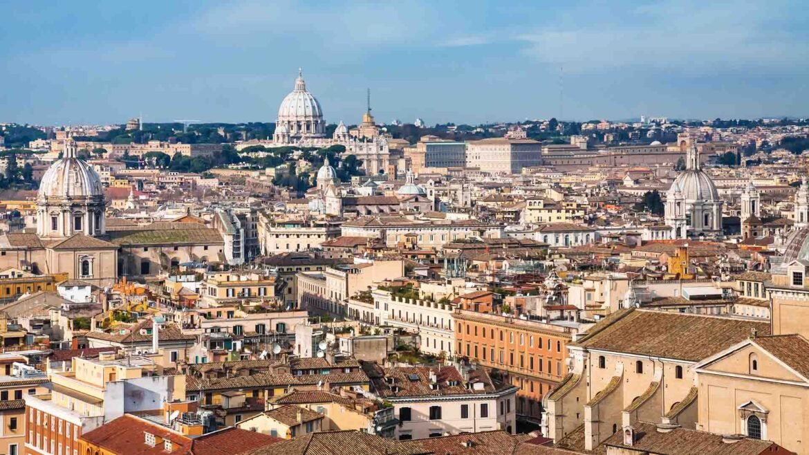 Rome in 3 Days – Rome cityscape under clear blue skies on a sunny winter day, showcasing historic architecture and a calm seasonal atmosphere