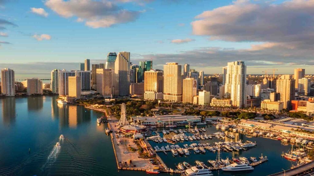 Miami Business & Investment - Modern skyline of downtown Miami showcasing high-rise buildings and the city’s business district