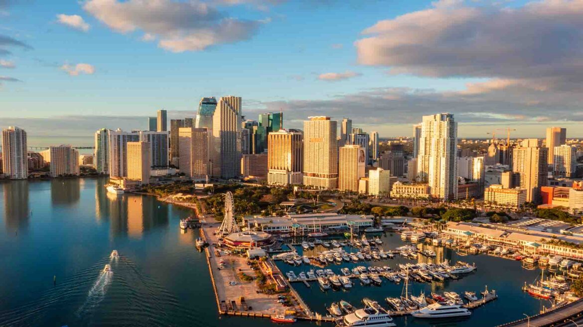 Miami Business & Investment - Modern skyline of downtown Miami showcasing high-rise buildings and the city’s business district